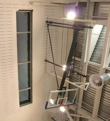 Il soffitto elettrico dell'interno di alluminio del cerchio di pallacanestro ha montato